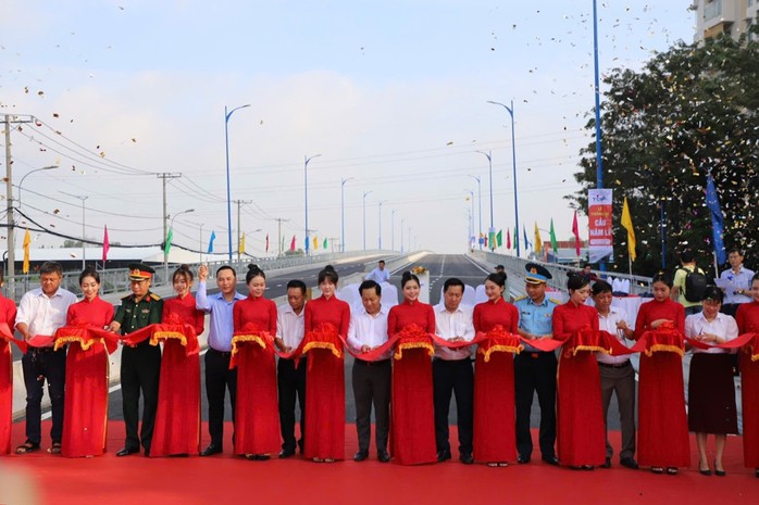 TP HCM: Cầu Nam Lý thông xe, giải toả nút thắt giao thông TP Thủ Đức- Ảnh 3. TP HCM: Cầu Nam Lý thông xe, giải toả nút thắt giao thông TP Thủ Đức- Ảnh 3.