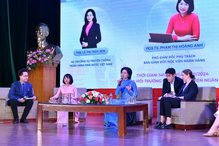 Sinh viên hào hứng với "Đồng tiền thông thái"- Ảnh 2. Sinh viên hào hứng với "Đồng tiền thông thái"- Ảnh 2.