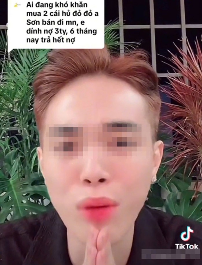 TikToker Nguyễn Hồng S. thổi phồng công dụng của “hũ vàng tài lộc” TikToker Nguyễn Hồng S. thổi phồng công dụng của “hũ vàng tài lộc”