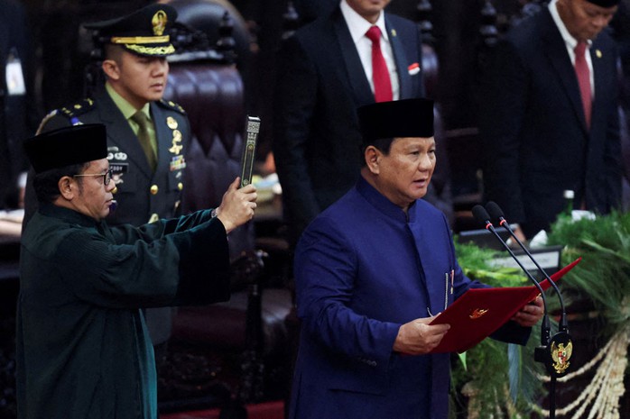 Ông Prabowo Subianto tuyên thệ nhậm chức tổng thống ở thủ đô Jakarta - Indonesia ngày 20-10. Ảnh: REUTERS Ông Prabowo Subianto tuyên thệ nhậm chức tổng thống ở thủ đô Jakarta - Indonesia ngày 20-10. Ảnh: REUTERS