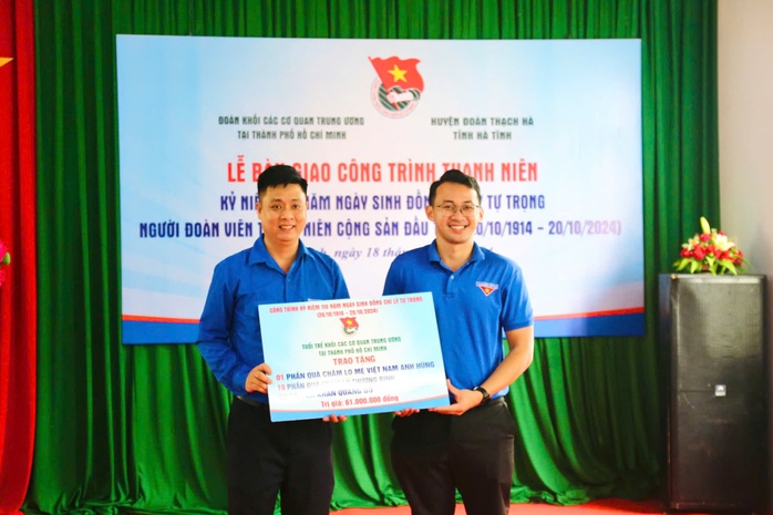 Tuổi trẻ TP HCM tổ chức nhiều hoạt động kỷ niệm 110 năm Ngày sinh Anh hùng Lý Tự Trọng- Ảnh 4. Tuổi trẻ TP HCM tổ chức nhiều hoạt động kỷ niệm 110 năm Ngày sinh Anh hùng Lý Tự Trọng- Ảnh 4.