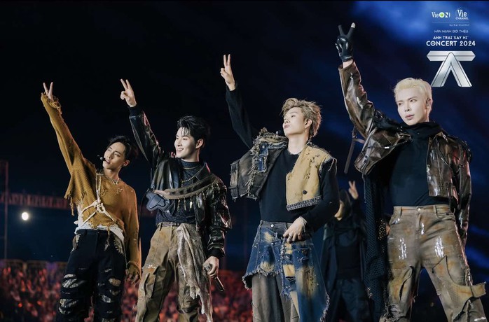 DatVietVAC nhận bằng khen của Bộ VHTT và DL tại Đêm 2 "Anh trai say hi" Concert 2024- Ảnh 1. DatVietVAC nhận bằng khen của Bộ VHTT và DL tại Đêm 2 "Anh trai say hi" Concert 2024- Ảnh 1.
