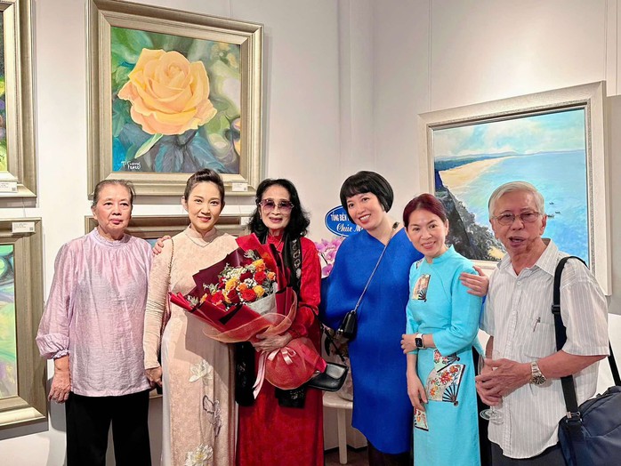 NSND Trà Giang tạo sức hút qua cuộc triển lãm "Quê hương"- Ảnh 3. NSND Trà Giang tạo sức hút qua cuộc triển lãm "Quê hương"- Ảnh 3.