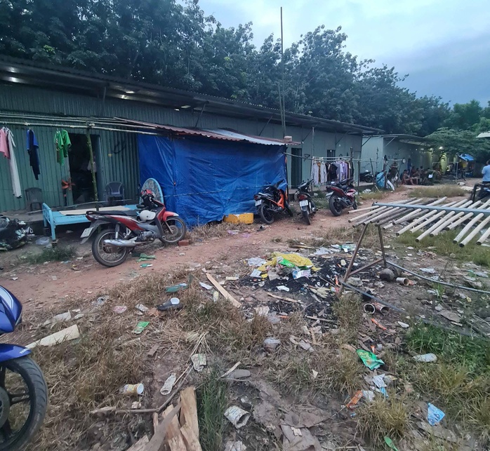 Án mạng trước phòng trọ ở thị xã Chơn Thành- Ảnh 1. Án mạng trước phòng trọ ở thị xã Chơn Thành- Ảnh 1.