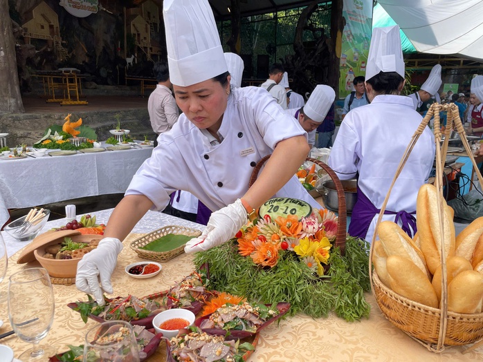 “Ngày hội ẩm thực – Món ngon từ thịt đà điểu”- Ảnh 3. “Ngày hội ẩm thực – Món ngon từ thịt đà điểu”- Ảnh 3.