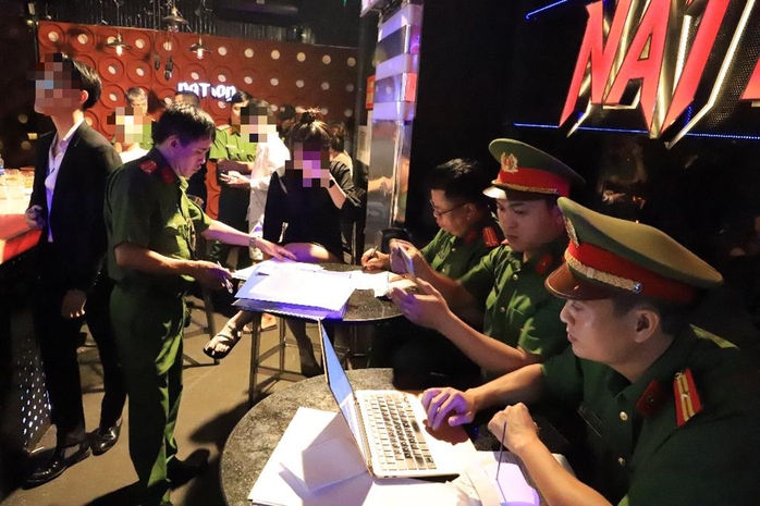 Công an Đồng Nai lật tẩy bí mật trong các quán bar, vũ trường trá hình- Ảnh 10. Công an Đồng Nai lật tẩy bí mật trong các quán bar, vũ trường trá hình- Ảnh 10.