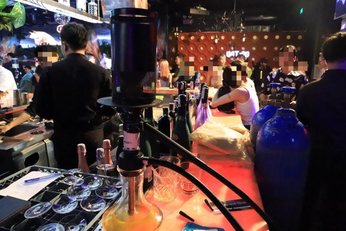 Công an Đồng Nai lật tẩy bí mật trong các quán bar, vũ trường trá hình- Ảnh 9. Công an Đồng Nai lật tẩy bí mật trong các quán bar, vũ trường trá hình- Ảnh 9.