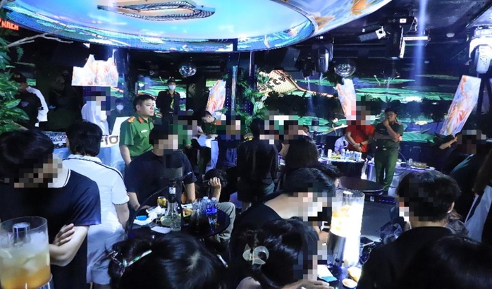 Công an Đồng Nai lật tẩy bí mật trong các quán bar, vũ trường trá hình- Ảnh 4. Công an Đồng Nai lật tẩy bí mật trong các quán bar, vũ trường trá hình- Ảnh 4.