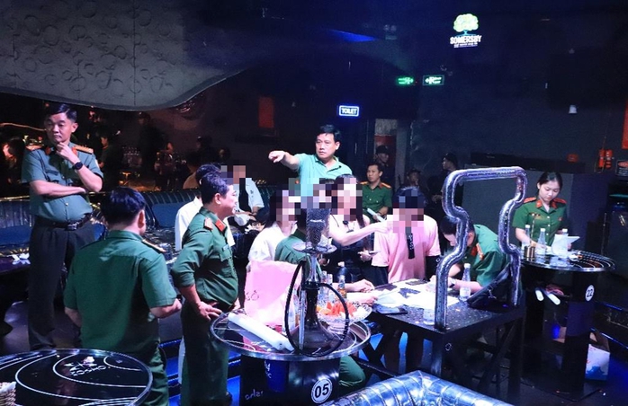 Công an Đồng Nai lật tẩy bí mật trong các quán bar, vũ trường trá hình- Ảnh 3. Công an Đồng Nai lật tẩy bí mật trong các quán bar, vũ trường trá hình- Ảnh 3.