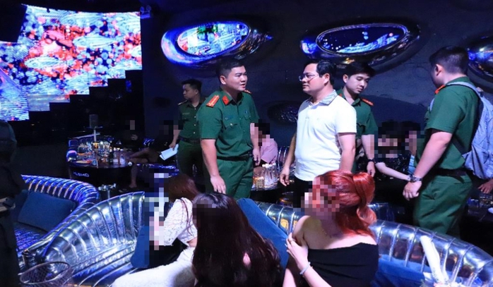 Công an Đồng Nai lật tẩy bí mật trong các quán bar, vũ trường trá hình- Ảnh 2. Công an Đồng Nai lật tẩy bí mật trong các quán bar, vũ trường trá hình- Ảnh 2.