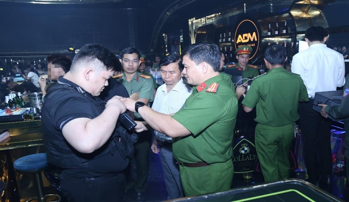 Công an Đồng Nai lật tẩy bí mật trong các quán bar, vũ trường trá hình- Ảnh 1. Công an Đồng Nai lật tẩy bí mật trong các quán bar, vũ trường trá hình- Ảnh 1.