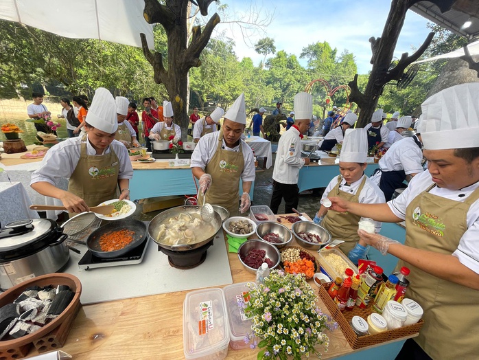 “Ngày hội ẩm thực – Món ngon từ thịt đà điểu”- Ảnh 1. “Ngày hội ẩm thực – Món ngon từ thịt đà điểu”- Ảnh 1.