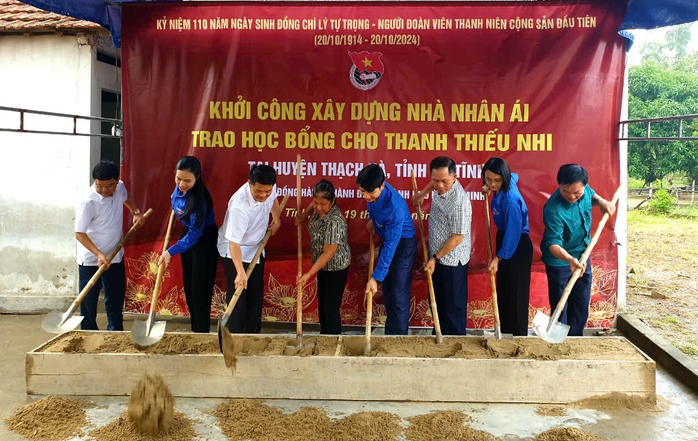 Tuổi trẻ TP HCM tổ chức nhiều hoạt động kỷ niệm 110 năm Ngày sinh Anh hùng Lý Tự Trọng- Ảnh 2. Tuổi trẻ TP HCM tổ chức nhiều hoạt động kỷ niệm 110 năm Ngày sinh Anh hùng Lý Tự Trọng- Ảnh 2.