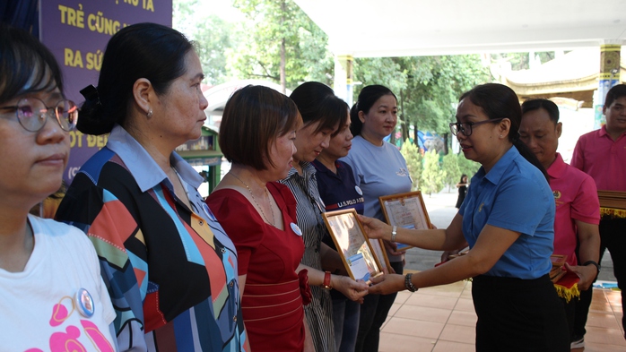Nhiều hoạt động tôn vinh nữ CNVC-LĐ nhân Ngày Phụ nữ Việt Nam 20 - 10- Ảnh 5. Nhiều hoạt động tôn vinh nữ CNVC-LĐ nhân Ngày Phụ nữ Việt Nam 20 - 10- Ảnh 5.