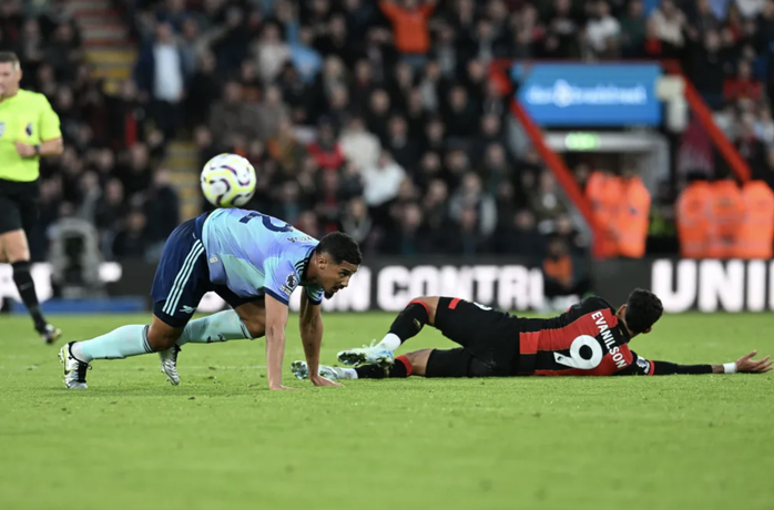 Arsenal bắt đầu đo đếm thiệt hại sau cú sốc ở Bournemouth- Ảnh 2. Arsenal bắt đầu đo đếm thiệt hại sau cú sốc ở Bournemouth- Ảnh 2.