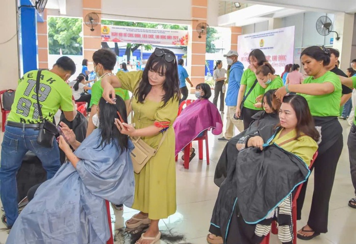 Nhiều hoạt động tôn vinh nữ CNVC-LĐ nhân Ngày Phụ nữ Việt Nam 20 - 10- Ảnh 7. Nhiều hoạt động tôn vinh nữ CNVC-LĐ nhân Ngày Phụ nữ Việt Nam 20 - 10- Ảnh 7.