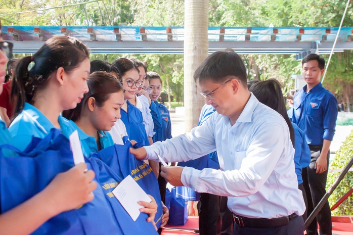 Nhiều hoạt động tôn vinh nữ CNVC-LĐ nhân Ngày Phụ nữ Việt Nam 20 - 10- Ảnh 3. Nhiều hoạt động tôn vinh nữ CNVC-LĐ nhân Ngày Phụ nữ Việt Nam 20 - 10- Ảnh 3.