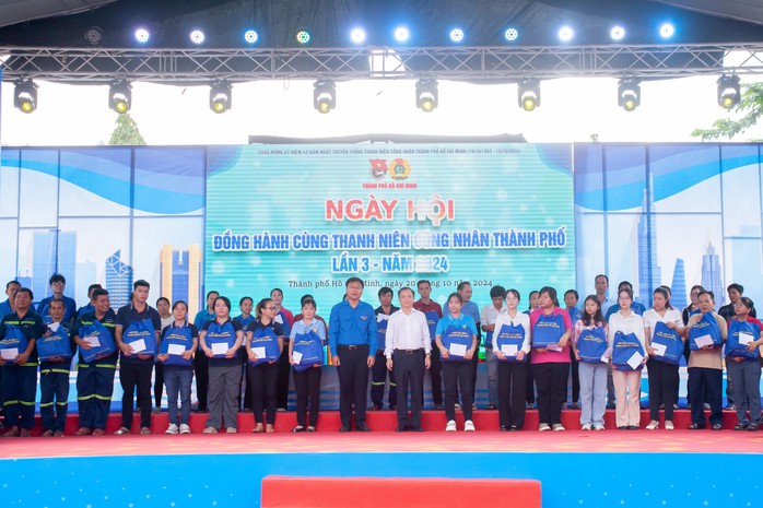Nhiều hoạt động tôn vinh nữ CNVC-LĐ nhân Ngày Phụ nữ Việt Nam 20 - 10- Ảnh 4. Nhiều hoạt động tôn vinh nữ CNVC-LĐ nhân Ngày Phụ nữ Việt Nam 20 - 10- Ảnh 4.