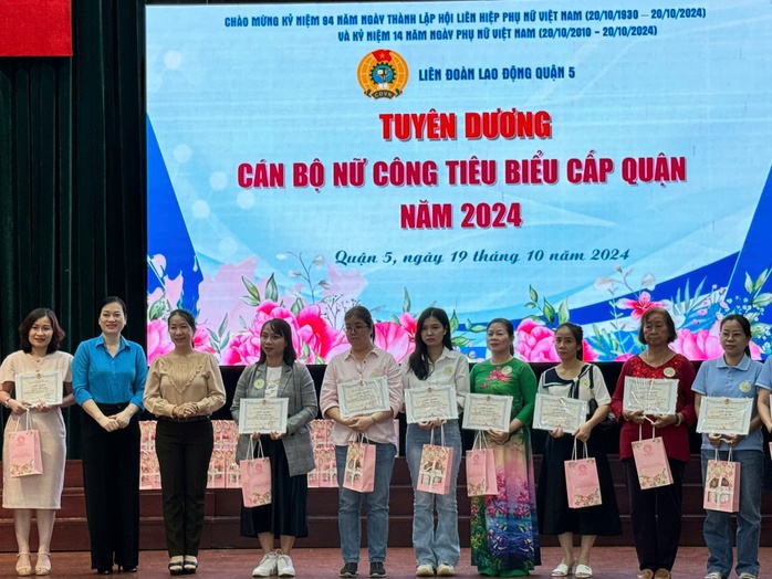 Nhiều hoạt động tôn vinh nữ CNVC-LĐ nhân Ngày Phụ nữ Việt Nam 20 - 10- Ảnh 8. Nhiều hoạt động tôn vinh nữ CNVC-LĐ nhân Ngày Phụ nữ Việt Nam 20 - 10- Ảnh 8.