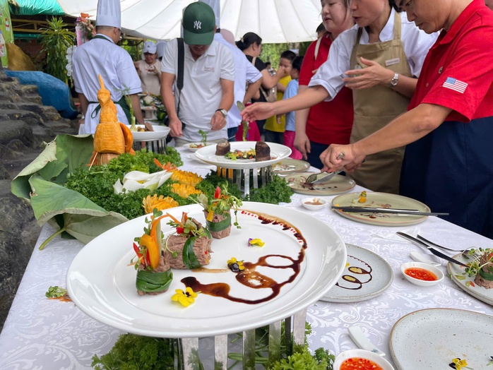 “Ngày hội ẩm thực – Món ngon từ thịt đà điểu”- Ảnh 8. “Ngày hội ẩm thực – Món ngon từ thịt đà điểu”- Ảnh 8.
