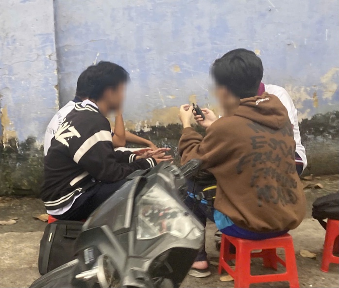 Thuốc lá điện tử xâm nhập trường học- Ảnh 1. Thuốc lá điện tử xâm nhập trường học- Ảnh 1.