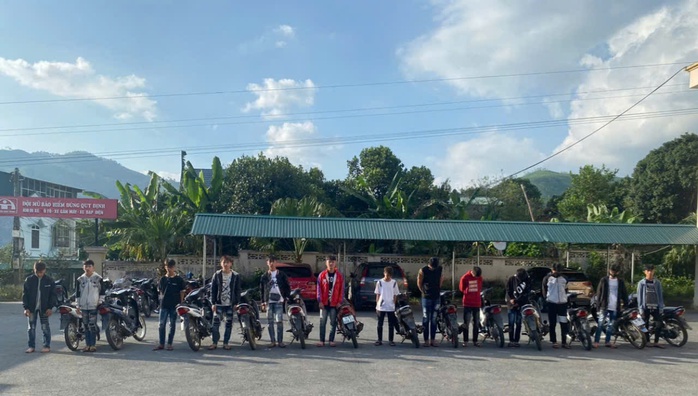 31 thanh, thiếu niên lạng lách, "đánh võng" gây náo loạn vùng biên- Ảnh 1. 31 thanh, thiếu niên lạng lách, "đánh võng" gây náo loạn vùng biên- Ảnh 1.