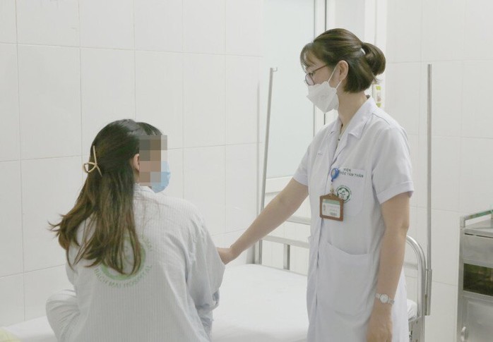 Luôn cho mình tài giỏi, yêu đời quá mức, cô gái nhập viện tâm thần- Ảnh 2. Luôn cho mình tài giỏi, yêu đời quá mức, cô gái nhập viện tâm thần- Ảnh 2.
