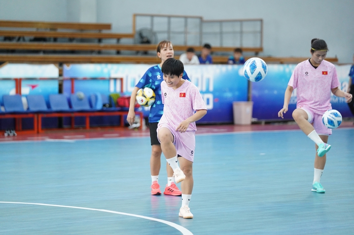 Futsal nữ Việt Nam khởi đầu dễ trước khi đấu Thái Lan giải Đông Nam Á 2024- Ảnh 3. Futsal nữ Việt Nam khởi đầu dễ trước khi đấu Thái Lan giải Đông Nam Á 2024- Ảnh 3.