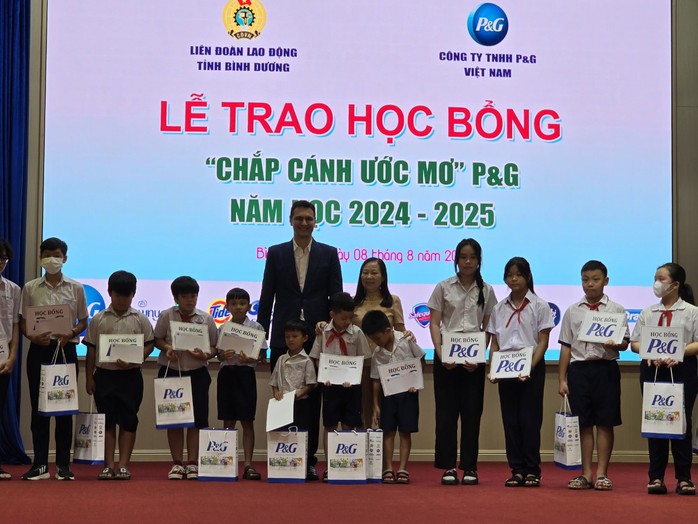Doanh nghiệp đóng góp quan trọng vào sự phát triển của Bình Dương- Ảnh 2. Doanh nghiệp đóng góp quan trọng vào sự phát triển của Bình Dương- Ảnh 2.