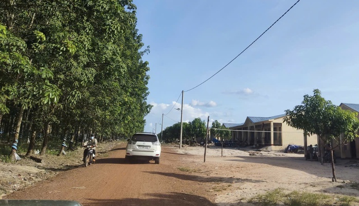 Thành viên VRG chuyển giao kỹ thuật về cây cao su cho người dân Campuchia- Ảnh 1. Thành viên VRG chuyển giao kỹ thuật về cây cao su cho người dân Campuchia- Ảnh 1.