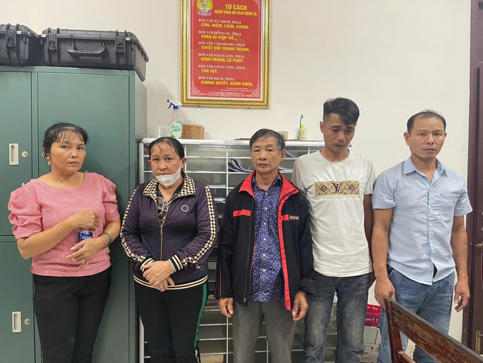 Phá đường dây ghi số đề 4 tỉ đồng ở vùng quê Quảng Nam- Ảnh 1. Phá đường dây ghi số đề 4 tỉ đồng ở vùng quê Quảng Nam- Ảnh 1.