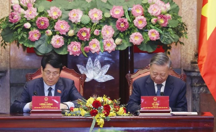 Tổng Bí thư Tô Lâm và Chủ tịch nước Lương Cường bàn giao công tác của Chủ tịch nước- Ảnh 1. Tổng Bí thư Tô Lâm và Chủ tịch nước Lương Cường bàn giao công tác của Chủ tịch nước- Ảnh 1.