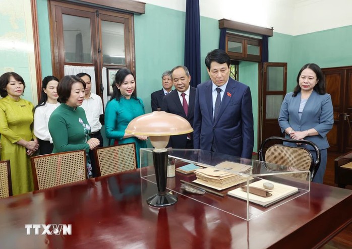 Tổng Bí thư Tô Lâm và Chủ tịch nước Lương Cường bàn giao công tác của Chủ tịch nước- Ảnh 9. Tổng Bí thư Tô Lâm và Chủ tịch nước Lương Cường bàn giao công tác của Chủ tịch nước- Ảnh 9.