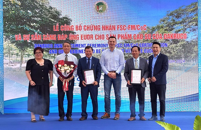 Hàng ngàn héc ta cao su được cấp "thẻ xanh" vào EU- Ảnh 1. Hàng ngàn héc ta cao su được cấp "thẻ xanh" vào EU- Ảnh 1.