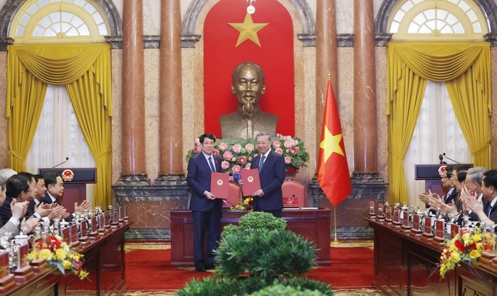 Tổng Bí thư Tô Lâm và Chủ tịch nước Lương Cường bàn giao công tác của Chủ tịch nước- Ảnh 6. Tổng Bí thư Tô Lâm và Chủ tịch nước Lương Cường bàn giao công tác của Chủ tịch nước- Ảnh 6.