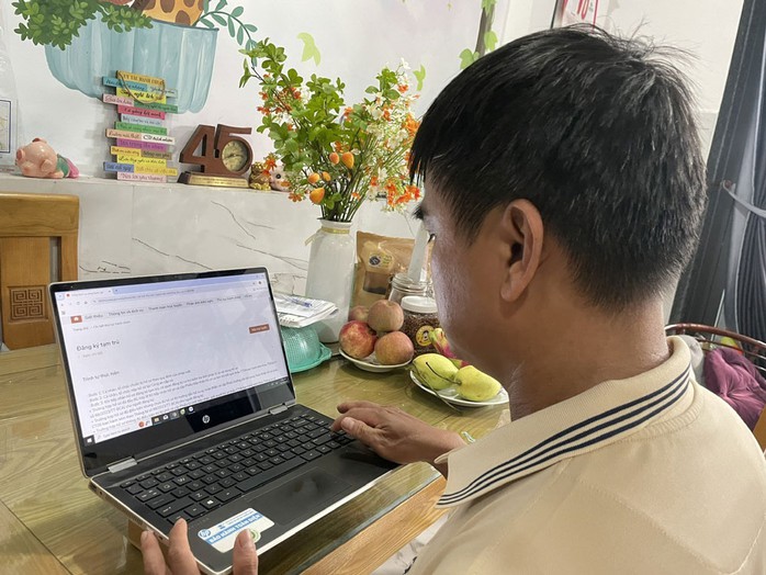 Không chỉ cấp đổi GPLX, nhiều dịch vụ công người dân dễ dàng thực hiện qua môi trường internet. Ảnh: THU HỒNG Không chỉ cấp đổi GPLX, nhiều dịch vụ công người dân dễ dàng thực hiện qua môi trường internet. Ảnh: THU HỒNG
