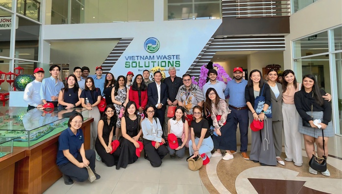 Đoàn sinh viên Trường Đại học Quản lý Singapore tham quan VWS- Ảnh 4. Đoàn sinh viên Trường Đại học Quản lý Singapore tham quan VWS- Ảnh 4.