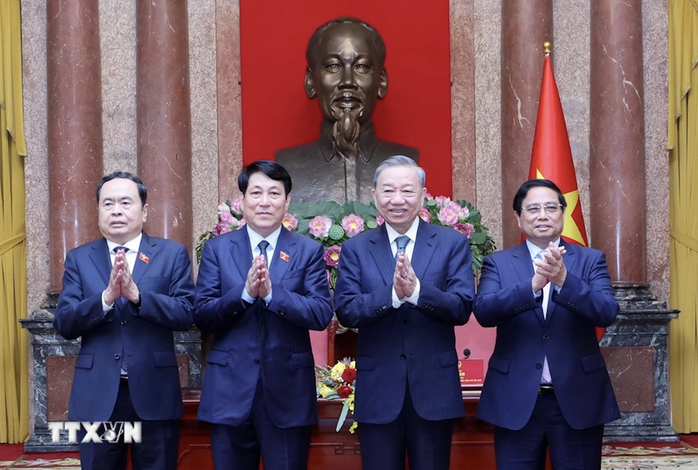 Tổng Bí thư Tô Lâm và Chủ tịch nước Lương Cường bàn giao công tác của Chủ tịch nước- Ảnh 5. Tổng Bí thư Tô Lâm và Chủ tịch nước Lương Cường bàn giao công tác của Chủ tịch nước- Ảnh 5.