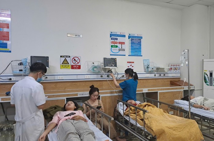 Nguyên nhân 54 sinh viên bất ngờ nhập viện sau bữa ăn tối- Ảnh 1. Nguyên nhân 54 sinh viên bất ngờ nhập viện sau bữa ăn tối- Ảnh 1.