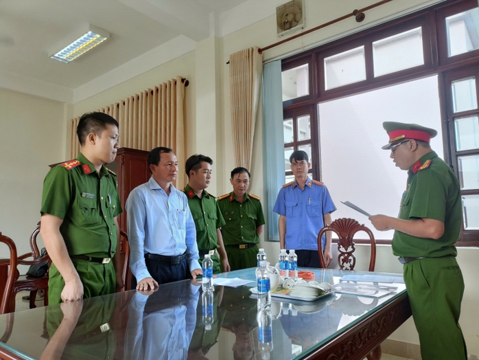 Bình Phước: Khởi tố, bắt giam một phó chủ tịch huyện và cấp dưới- Ảnh 1. Bình Phước: Khởi tố, bắt giam một phó chủ tịch huyện và cấp dưới- Ảnh 1.