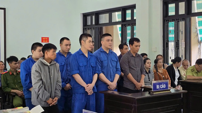 Cán bộ kiểm lâm trả giá đắt vì mua bán gỗ trái phép- Ảnh 1. Cán bộ kiểm lâm trả giá đắt vì mua bán gỗ trái phép- Ảnh 1.