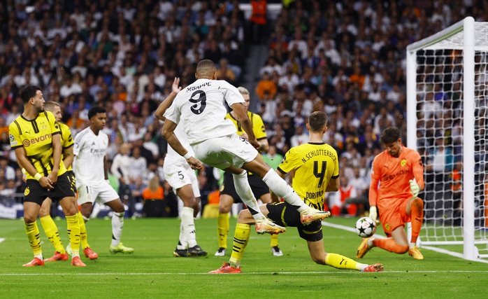Vinicius bùng nổ, Real Madrid ngược dòng khó tin hạ Dortmund - Ảnh 4. Vinicius bùng nổ, Real Madrid ngược dòng khó tin hạ Dortmund - Ảnh 4.