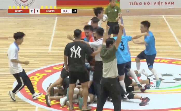 Giải futsal sinh viên toàn quốc khu vực Hà Nội tìm ra nhà vô địch- Ảnh 1. Giải futsal sinh viên toàn quốc khu vực Hà Nội tìm ra nhà vô địch- Ảnh 1.