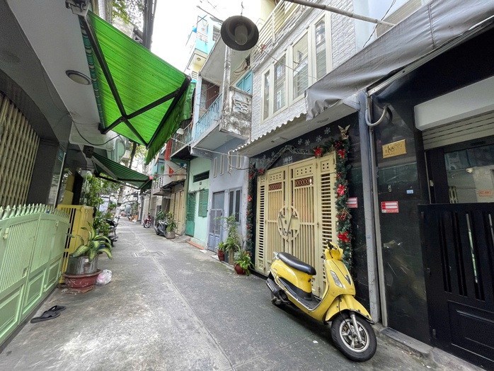 Thông tin mới vụ bé gái 5 tuổi bị bạo hành ở quận 4, TP HCM- Ảnh 1. Thông tin mới vụ bé gái 5 tuổi bị bạo hành ở quận 4, TP HCM- Ảnh 1.