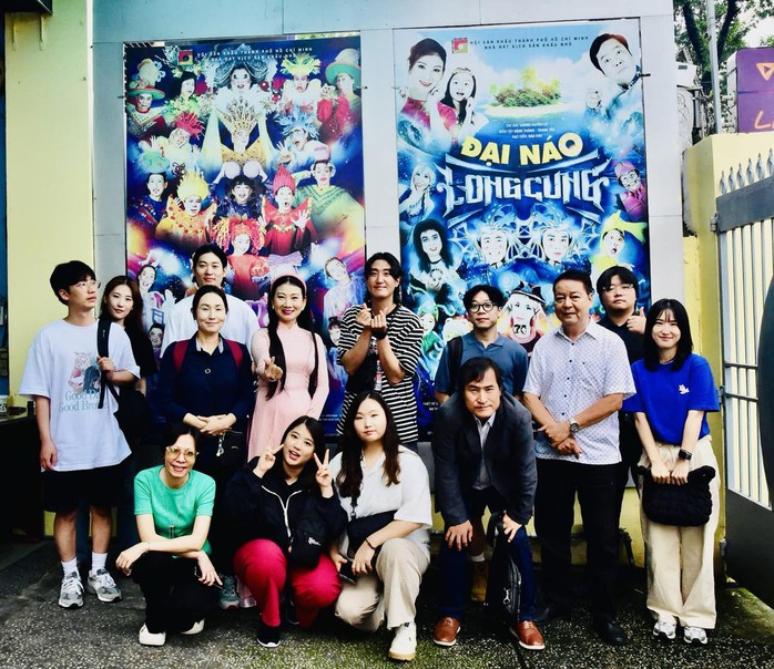 Nghệ sĩ Hiệp hội Sân khấu Busan (Hàn Quốc) giao lưu với Nhà hát Kịch Sân khấu nhỏ TP HCM- Ảnh 1. Nghệ sĩ Hiệp hội Sân khấu Busan (Hàn Quốc) giao lưu với Nhà hát Kịch Sân khấu nhỏ TP HCM- Ảnh 1.