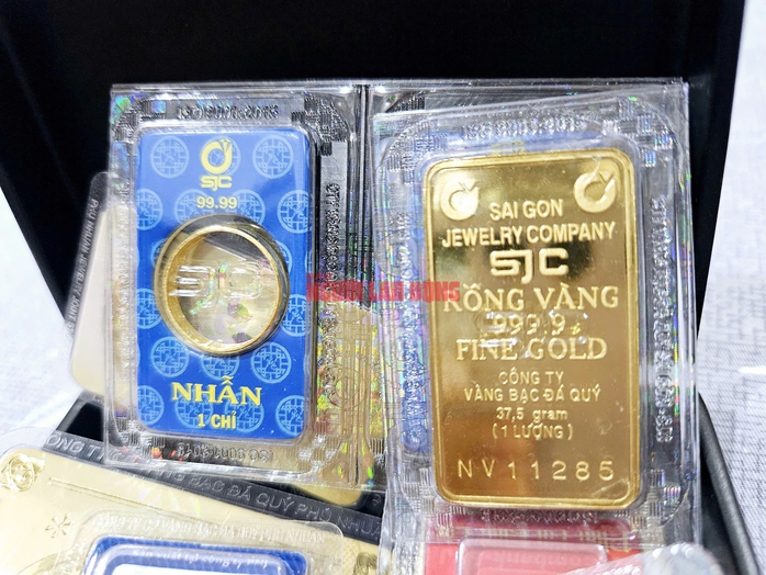 Tối 23-10, giá vàng nhẫn 99,99 lập kỷ lục, bất ngờ bằng vàng miếng SJC- Ảnh 1. Tối 23-10, giá vàng nhẫn 99,99 lập kỷ lục, bất ngờ bằng vàng miếng SJC- Ảnh 1.