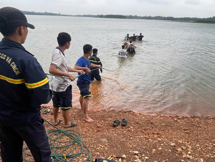 Nỗi đau tại hồ Hà Thượng: Nam sinh lớp 8 tử vong thương tâm- Ảnh 1. Nỗi đau tại hồ Hà Thượng: Nam sinh lớp 8 tử vong thương tâm- Ảnh 1.