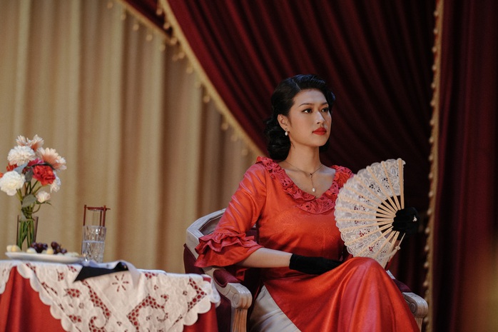 Hoa hậu Thiên Ân hóa thân làm cô đào cải lương- Ảnh 3. Hoa hậu Thiên Ân hóa thân làm cô đào cải lương- Ảnh 3.