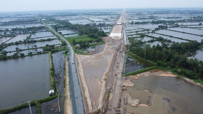 Cà Mau phát động đợt cao điểm thi đua về đường bộ cao tốc- Ảnh 1. Cà Mau phát động đợt cao điểm thi đua về đường bộ cao tốc- Ảnh 1.