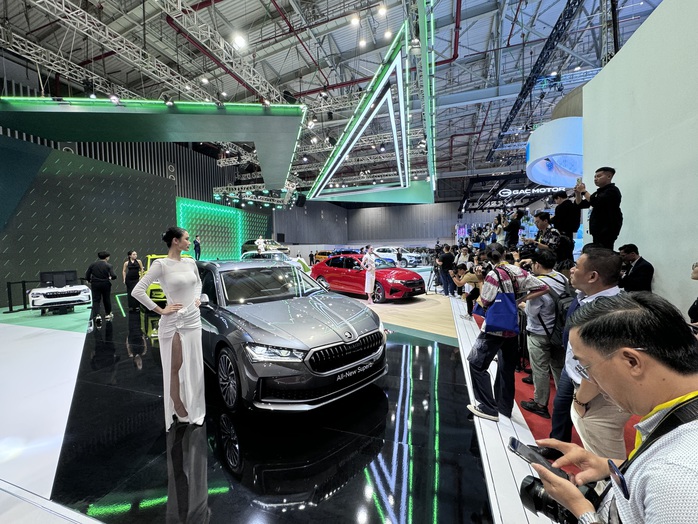 Ô tô Trung Quốc chiếm sóng triển lãm Vietnam Motor Show 2024- Ảnh 3. Ô tô Trung Quốc chiếm sóng triển lãm Vietnam Motor Show 2024- Ảnh 3.